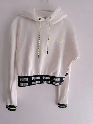 PUMA 후드 부착 크롭 트레이닝복 로고