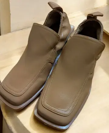 새상품 EVOL 이이볼 스퀘어 로퍼