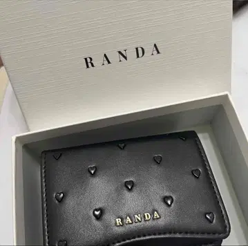 RANDA 하트 스터드 디자인 지갑