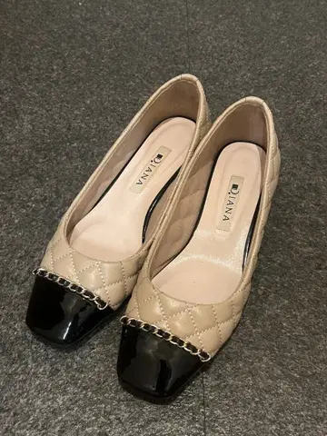 DIANA 퀼팅 로우힐 펌프스 베이지/블랙 바이컬러