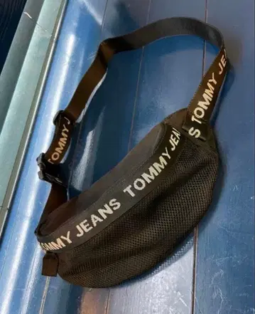 TOMMY JEANS 바디백 블랙