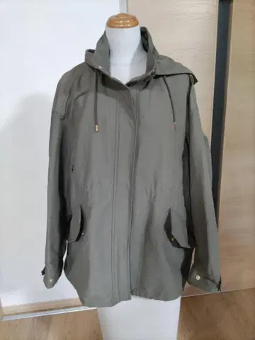 MICA&DEAL 카키 마운틴 파카