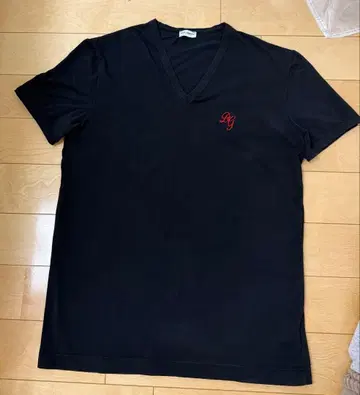 돌체&가바나 블랙 V넥 티셔츠