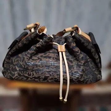 레오파드 무늬 핸드백