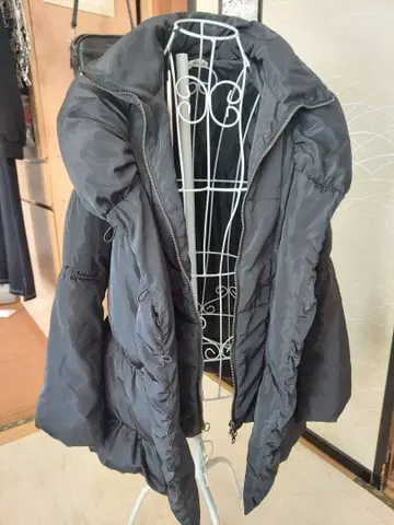 a.v.v standard 블랙 다운 자켓