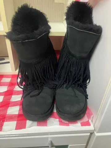 쿨라브라 프린지 어그 부츠