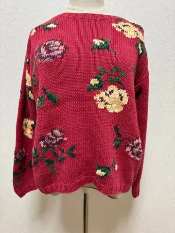 빨간색 두꺼운 원단 니트