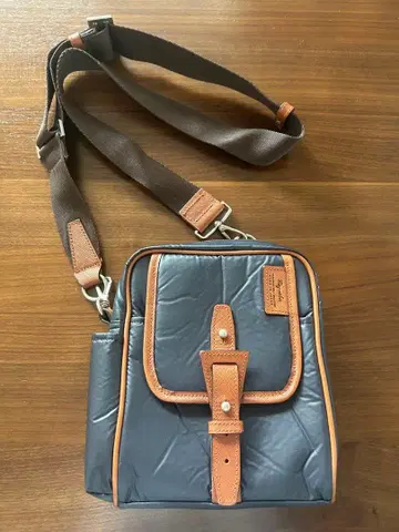 Lagasha (라가샤) 숄더백