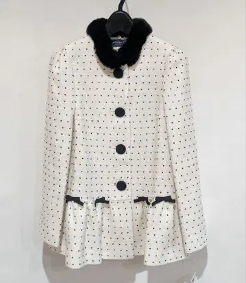 M'S GRACY 엠즈 그레이시 도트풍 페플럼 숏코트