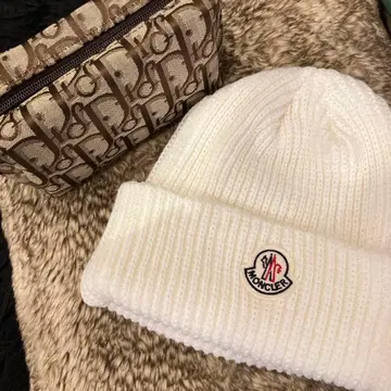 MONCLER 화이트 니트 모자 파우치 포함