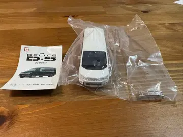 델리카 D:5 1/64 토이즈 캐빈 미니카 웜 화이트 펄