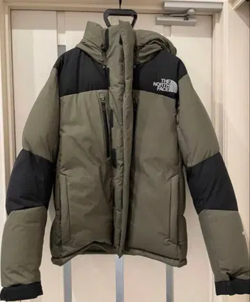 THE NORTH FACE 바르톨로 라이트 다운 자켓 후드 부착