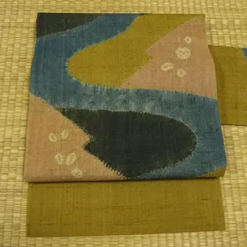 차분한 핑크, 노랑, 파랑의 시보리 나고야 오비