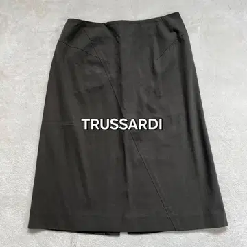 TRUSSARDI 무릎 기장 스커트 백 슬릿 어스 컬러 빅 사이즈