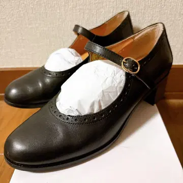 블랙 가죽 스트랩 펌프스 미들힐