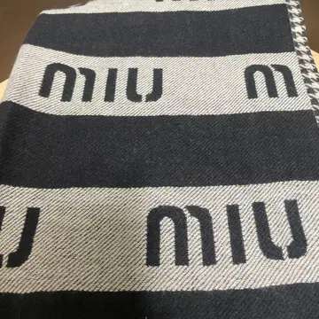 스트라이프 로고 머플러