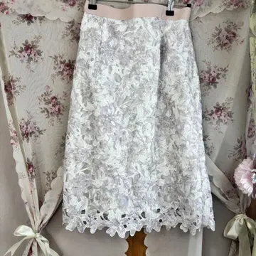 Apuweiser-riche 아푸와이저 리셰 꽃무늬 레이스 타이트 스커트