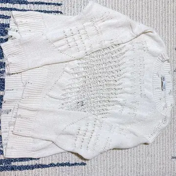 [ 새상품급 ] ZARA 화이트 뜨개질 디자인 니트 스웨터