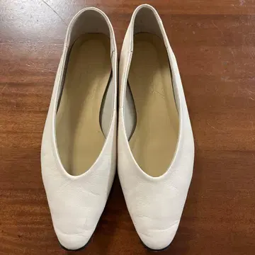 화이트 가죽 플랫슈즈 루탈론 24cm