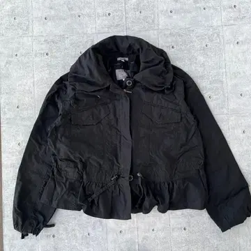 토쿠코 1er VOL 프릴 디자인 숏 자켓 블랙 드로 코드