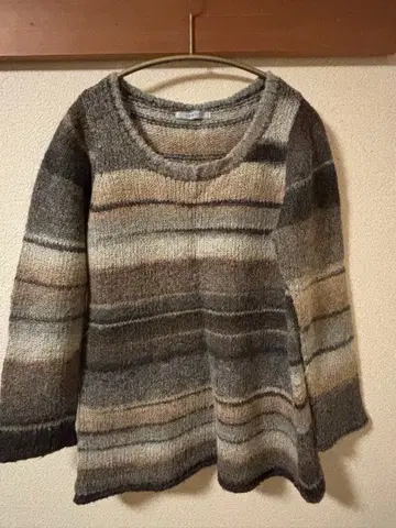 OPAQUE 스트라이프 패턴 긴팔 니트 머플러 포함