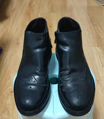 블랙 가죽 브로그 신발