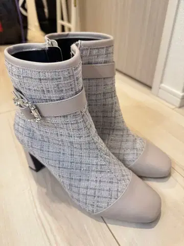 비쥬 버클 트위드 힐 부츠