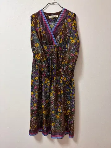 Dot and Stripes 꽃무늬 V넥 원피스