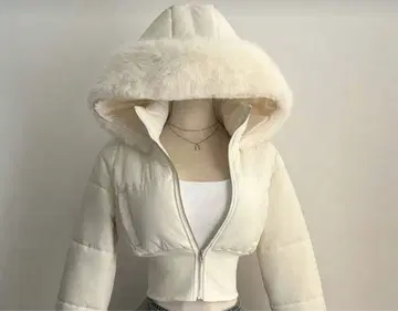 화이트 후드 부착 크롭 다운 자켓