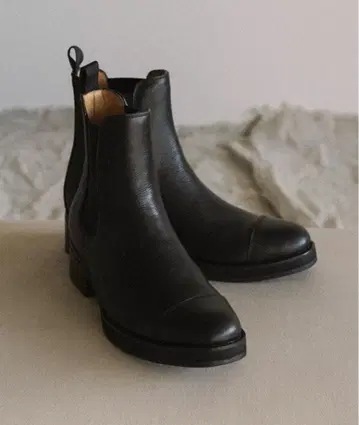 shiun GRAIN CHELSEA BOOTS