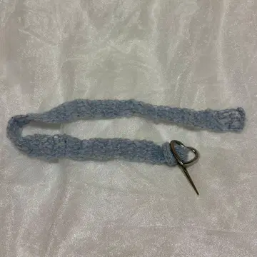 스카이블루 모헤어 니트 초커 하트형 클로징 포함