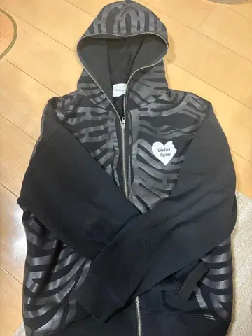 Student. Apathy 스트라이프 후드티