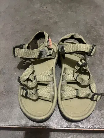 Teva 스포츠 샌들 올리브