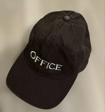 OFFICE HOLIDAY 로고 캡 브라운