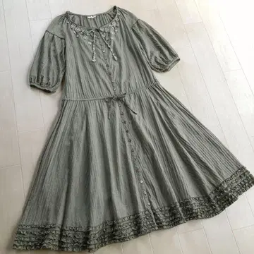 핑크하우스 꽃 모티브 피코 프릴 7부 소매 원피스