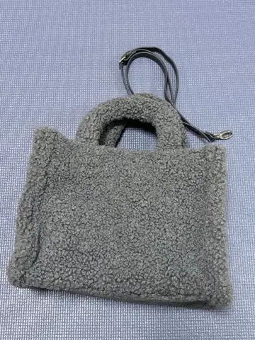 카와카미 모모코 씨의 복슬복슬한 백 보아 소재 그레이 토트백 M size