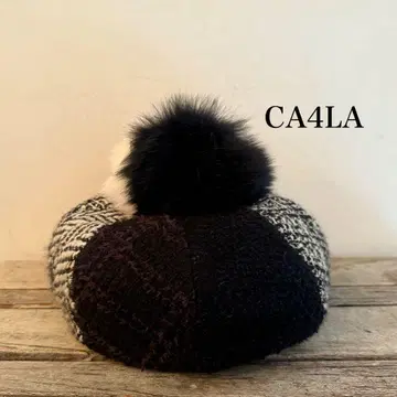 CA4LA 퍼 달린 베레모 블랙/화이트