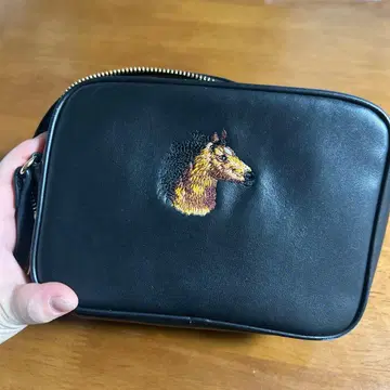 말 자수 가죽 숄더백