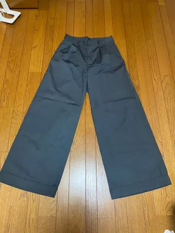 CAMPHOR WOOD 다크 그레이 와이드 팬츠