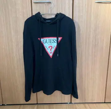 GUESS 트라이앵글 로고 후드티 블랙