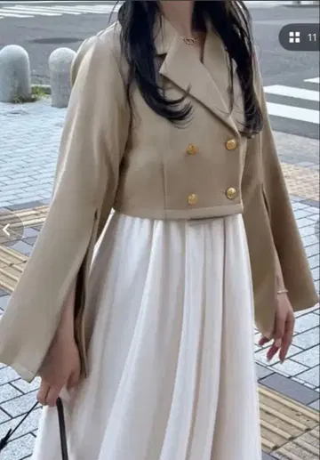 JUNOAH 골드 2way 슬릿 슬리브 숏 자켓