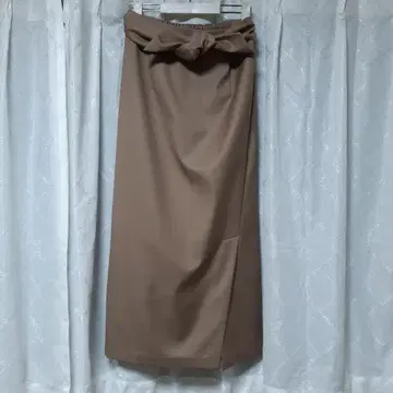베이지 타이트 스커트 리본 묶음