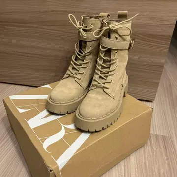 ZARA 베이지 스웨이드 레이스업 부츠