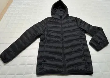 유니클로 울트라 라이트 다운 자켓 후드티 남성용 L 블랙