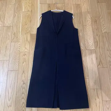 PLST 네이비 슬리브리스 롱 베스트 울