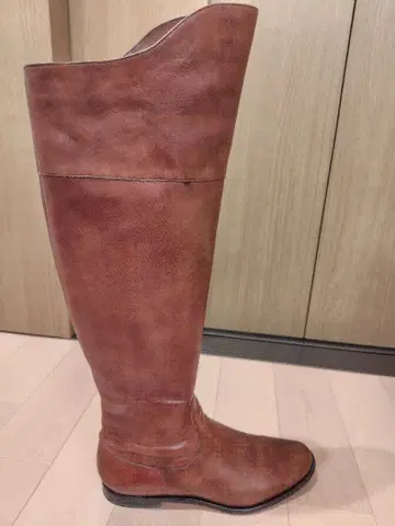 브라운 가죽 롱 부츠 사이드 지퍼 부착