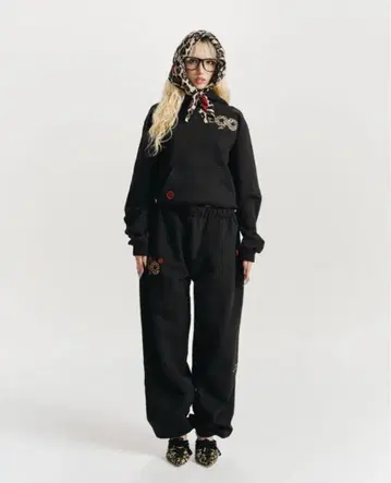 9090 girl black yellow