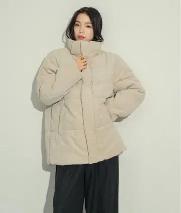 NEUNA 코듀로이 볼륨 다운 아이보리 프리 사이즈