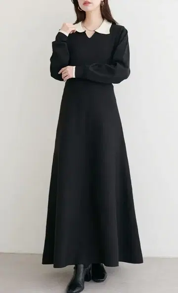 [ 새상품 ] 내추럴 꾸뛰르 배색 카라 니트 원피스