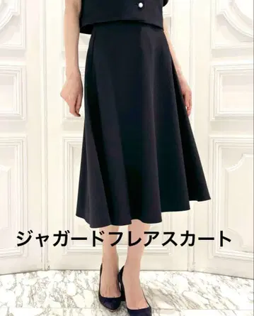 새상품 M-premier 엠프리미어 자카드 플레어 스커트 네이비